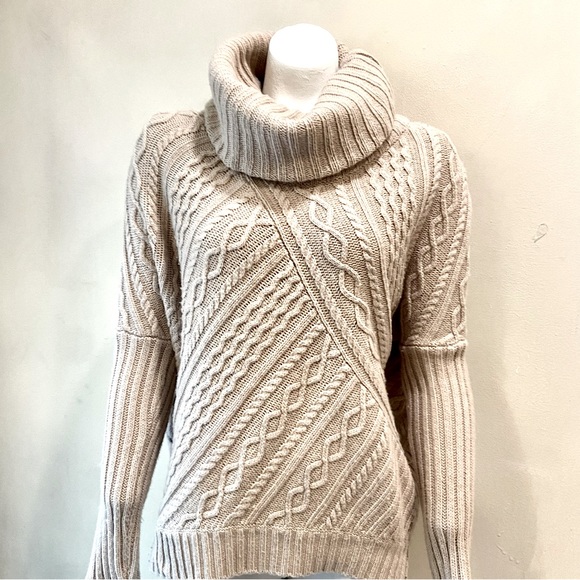 BCBGMaxAzria | Sweaters | Bcbg Maxazria 